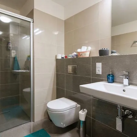 Apartamento Free Parking In Garage Karolina Plazza, New Cosy With Need