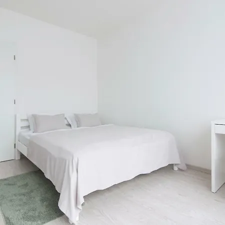 Free Parking In Garage Karolina Plazza, New Cosy With Need アパート *